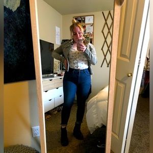 Levi’s Mile High Super Skinny Jeans (short)